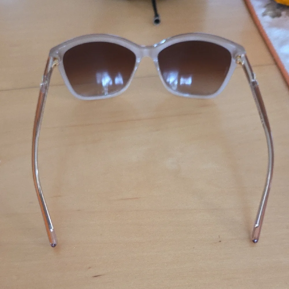 Dolce & Gabbana Black Sunglasses Case - Picture 4 of 5